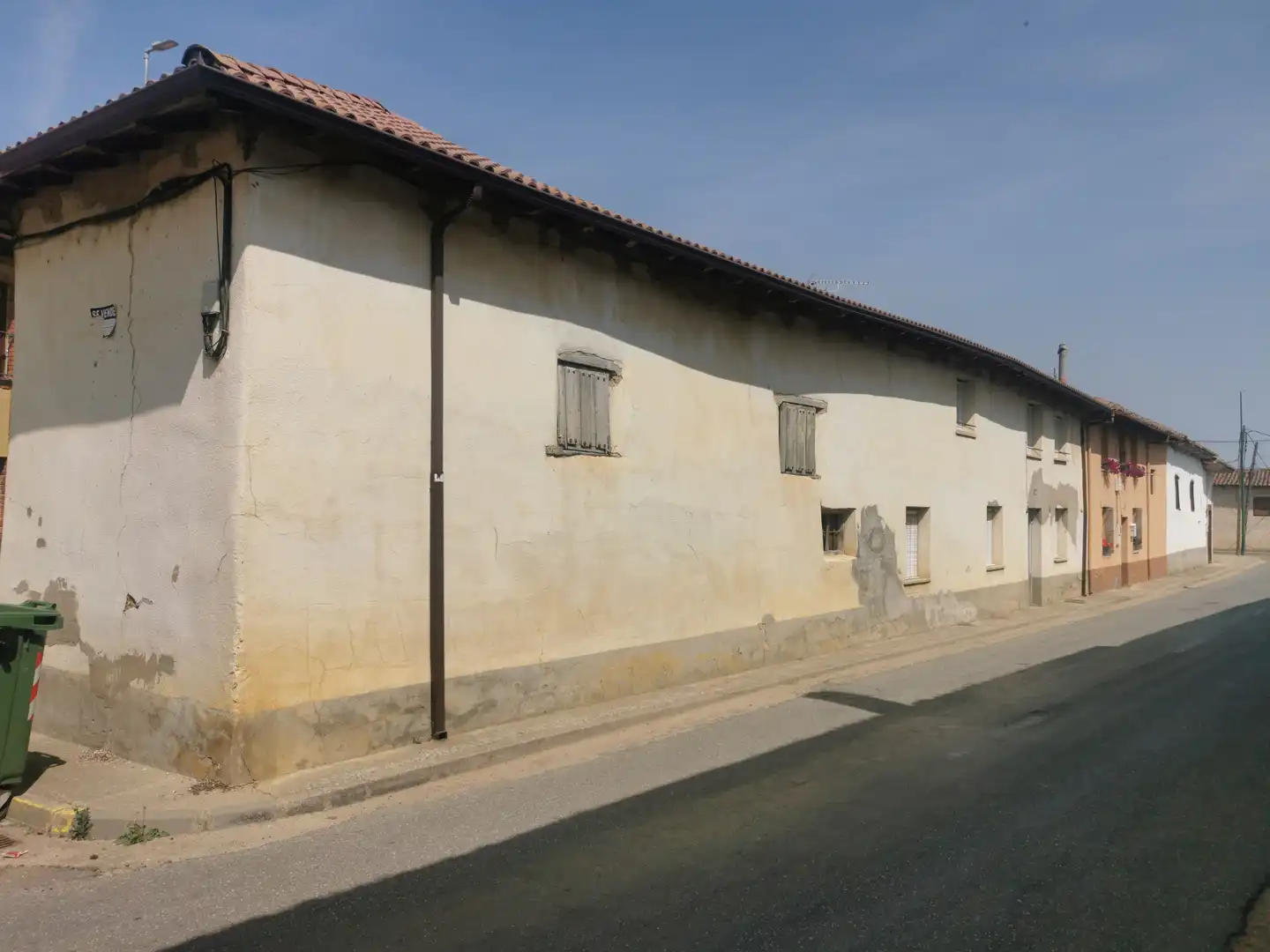 Vista exterior de Casa o xalet en venda en Villaturiel amb Traster