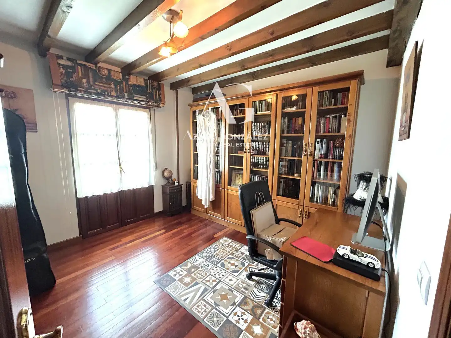 Sala de estar de Casa adosada en venta en Cabezón de la Sal con Calefacción, Jardín privado y Terraza