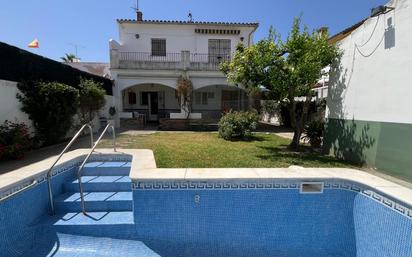 Jardí de Casa adosada en venda en Valencina de la Concepción amb Aire condicionat, Terrassa i Piscina