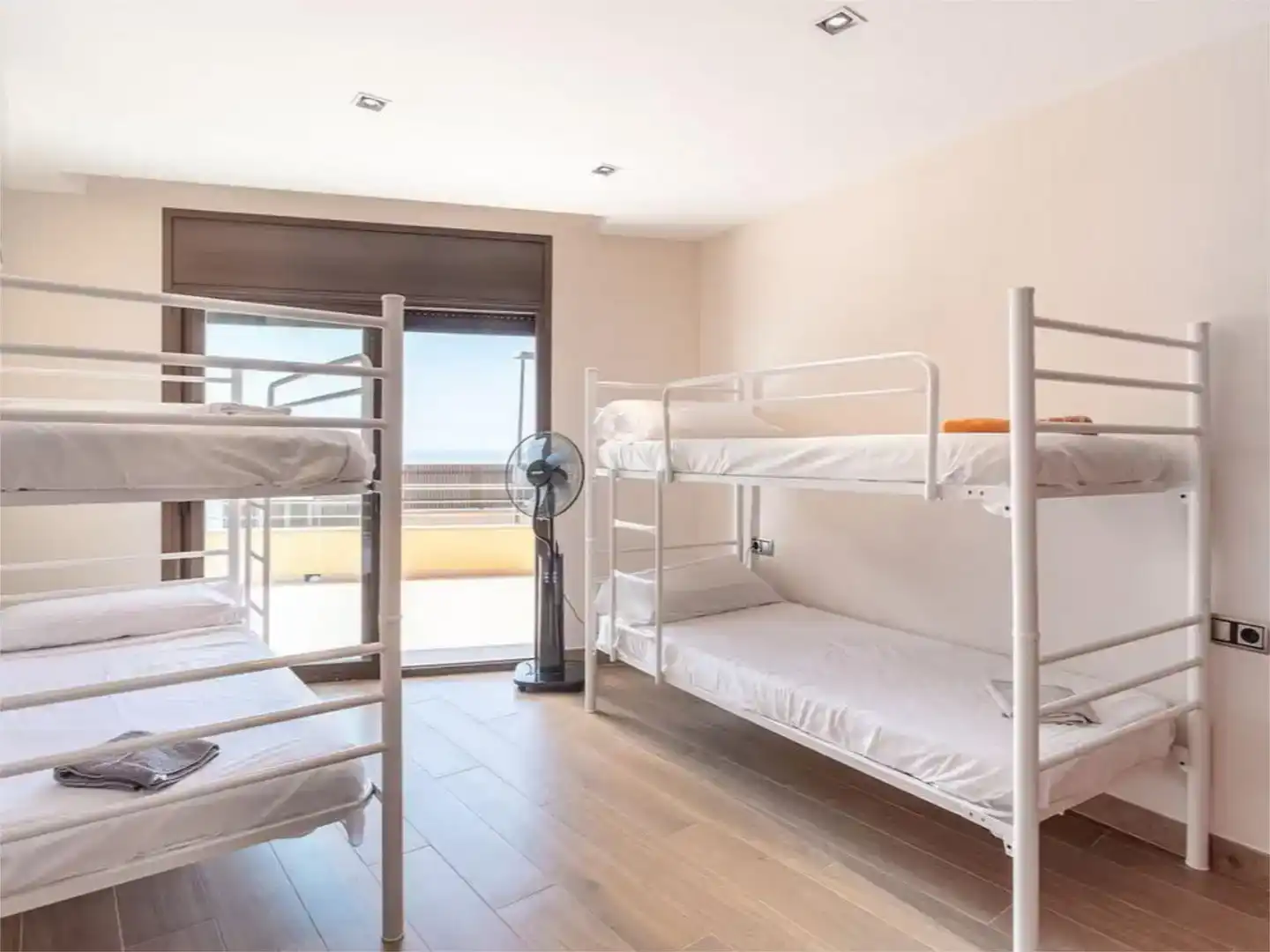 Habitación de Finca rústica de alquiler en Lloret de Mar con Aire acondicionado, Jardín privado y Piscina