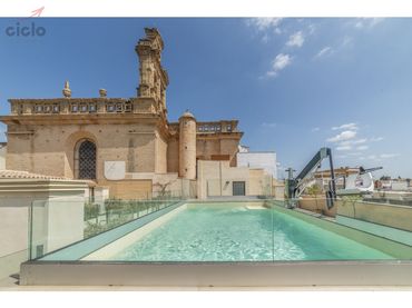 Pis amb piscina en venda a Casco Antiguo