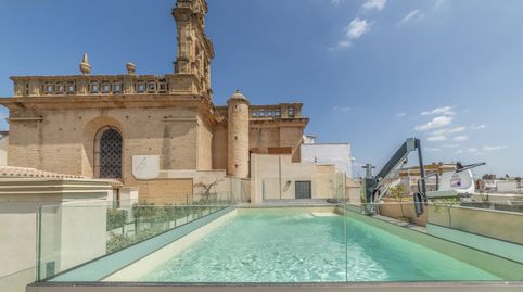 Ático dúplex a estrenar con terraza privada y vistas monumentales