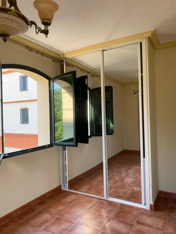 Terrassa de Pis de lloguer en Dos Hermanas amb Aire condicionat, Terrassa i Moblat