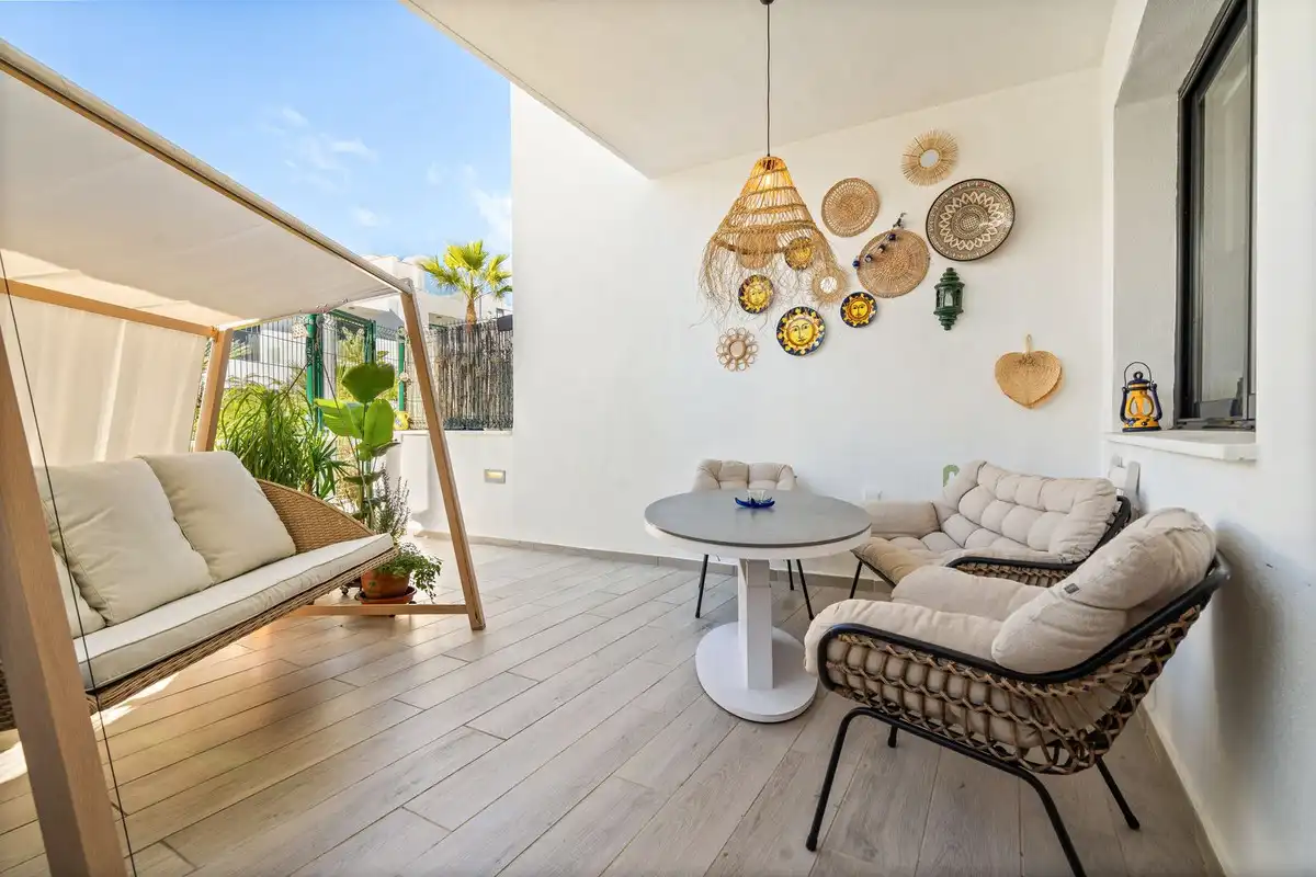Terrasse von Einfamilien-Reihenhaus zum Verkauf in Fuengirola mit Klimaanlage, Heizung und Terrasse