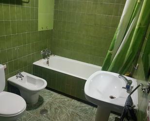 Bathroom of Flat to rent in Cuenca Capital  with Heating and Furnished