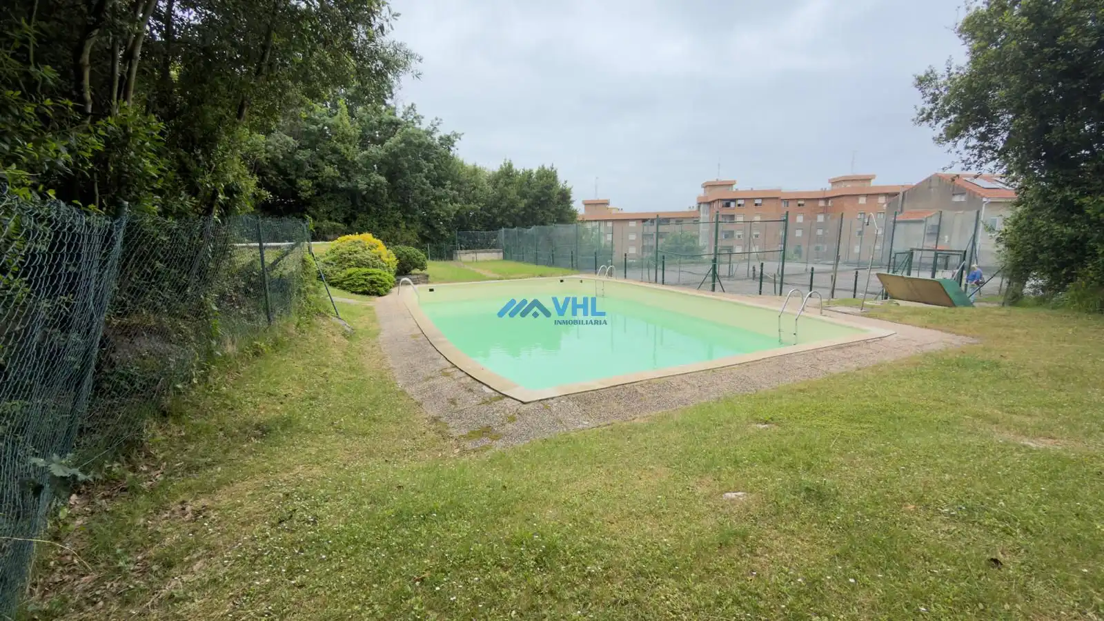 Piscina de Piso de alquiler en Castro-Urdiales con Calefacción, Terraza y Amueblado