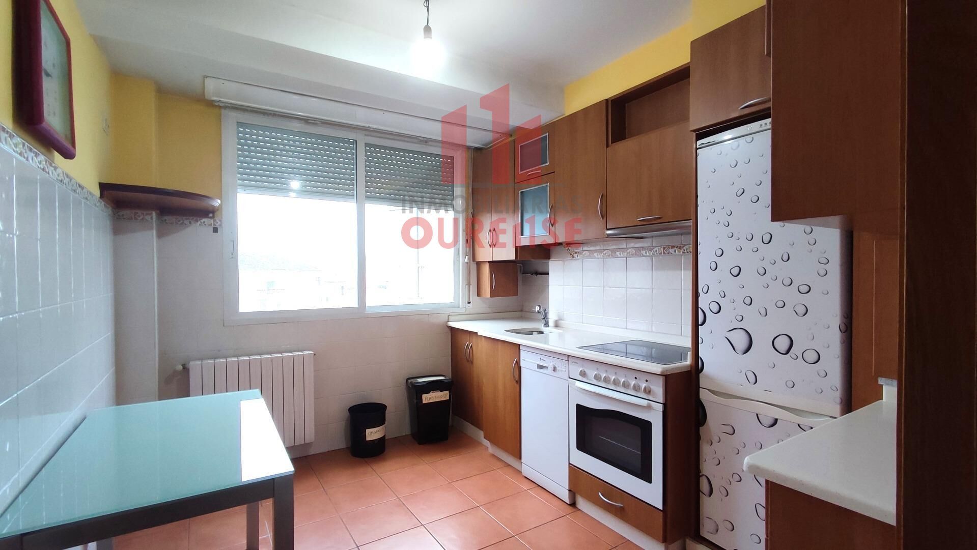 Cuina de Pis de lloguer en Ourense Capital  amb Calefacció, Traster i Moblat