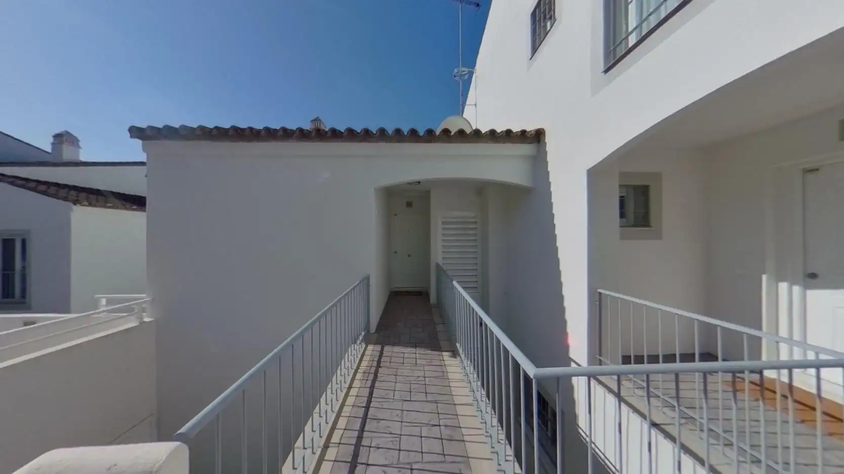 Planta baja en venta en Marbella con Piscina y Piscina comunitaria