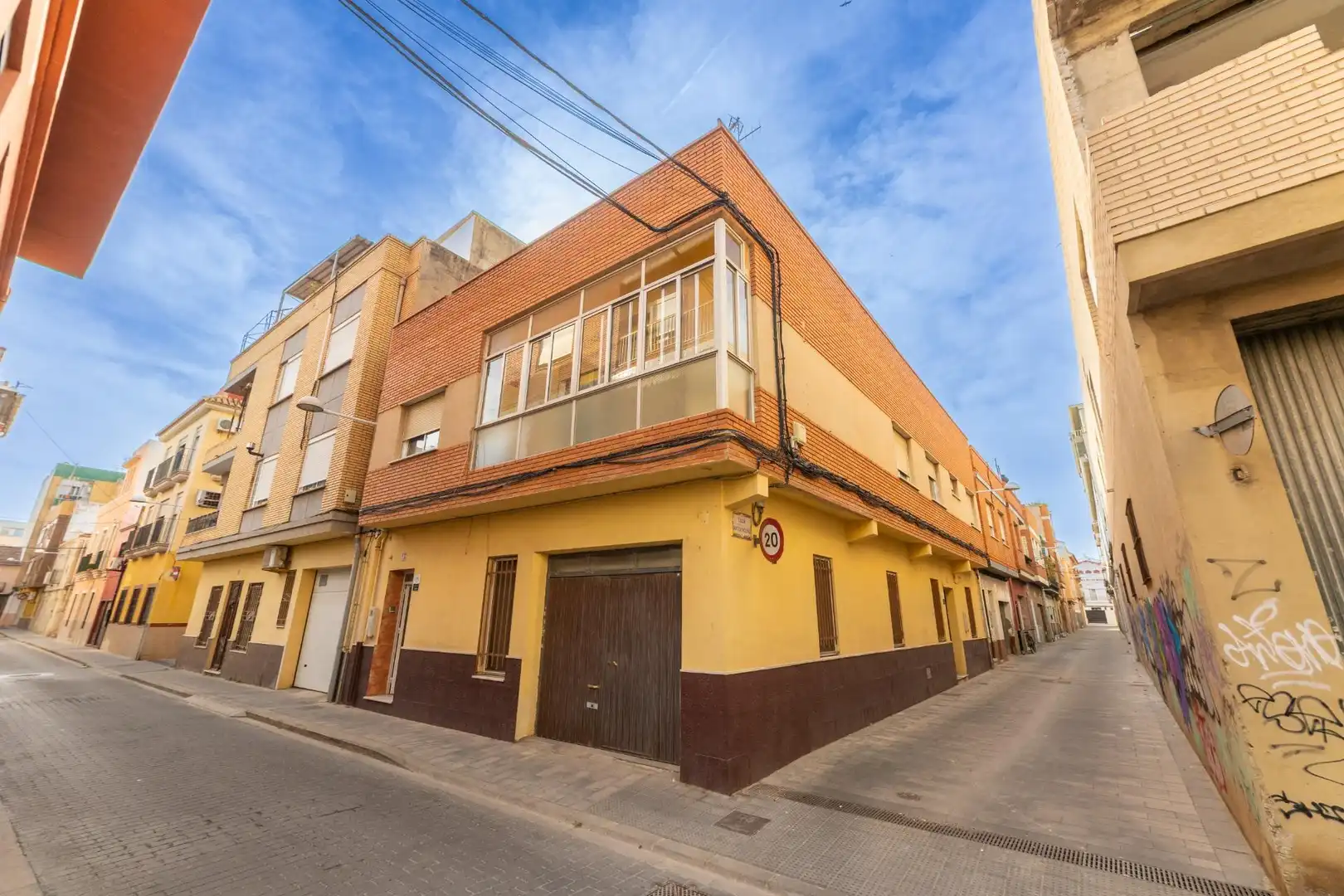 Vista exterior de Casa adosada en venta en Sagunto / Sagunt con Aire acondicionado, Calefacción y Terraza