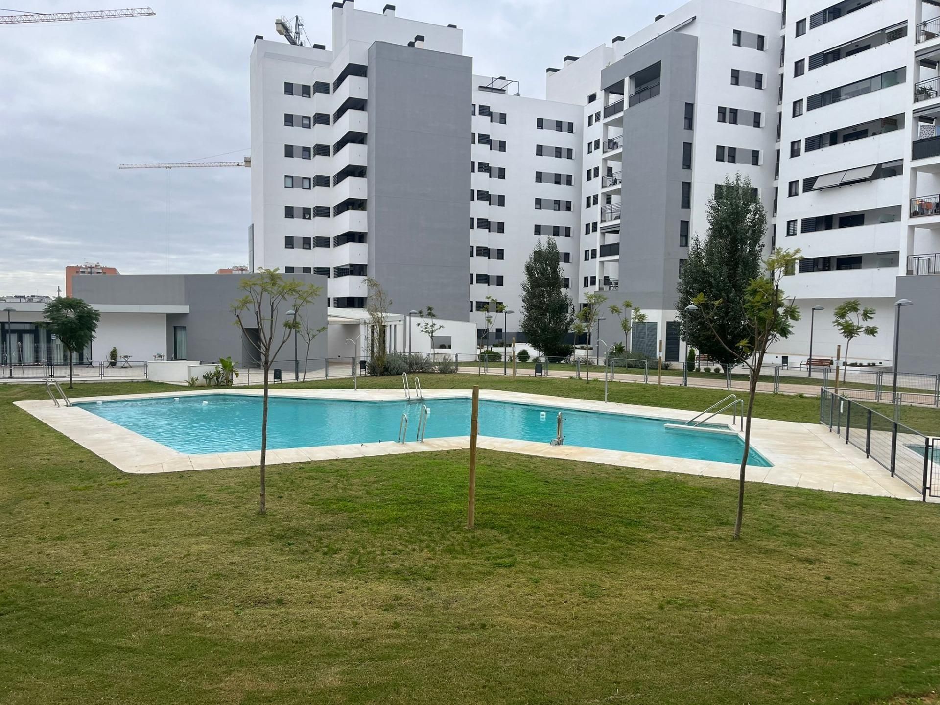 Swimming pool of Flat to rent in Dos Hermanas  with Air Conditioner, Heating and Private garden