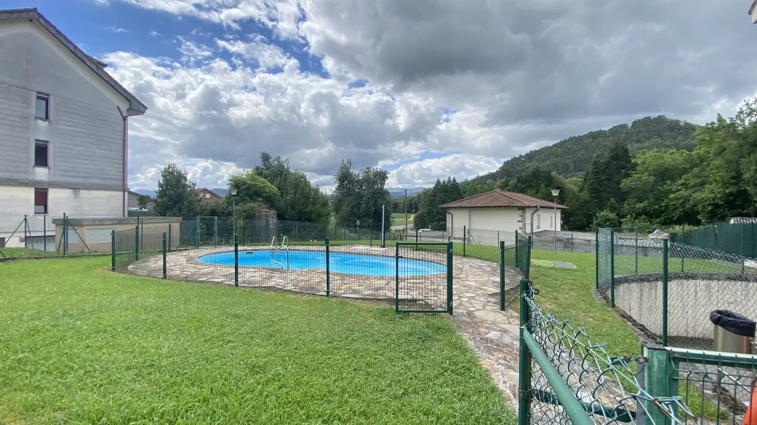 Piscina de Pis en venda en Entrambasaguas amb Calefacció, Jardí privat i Piscina