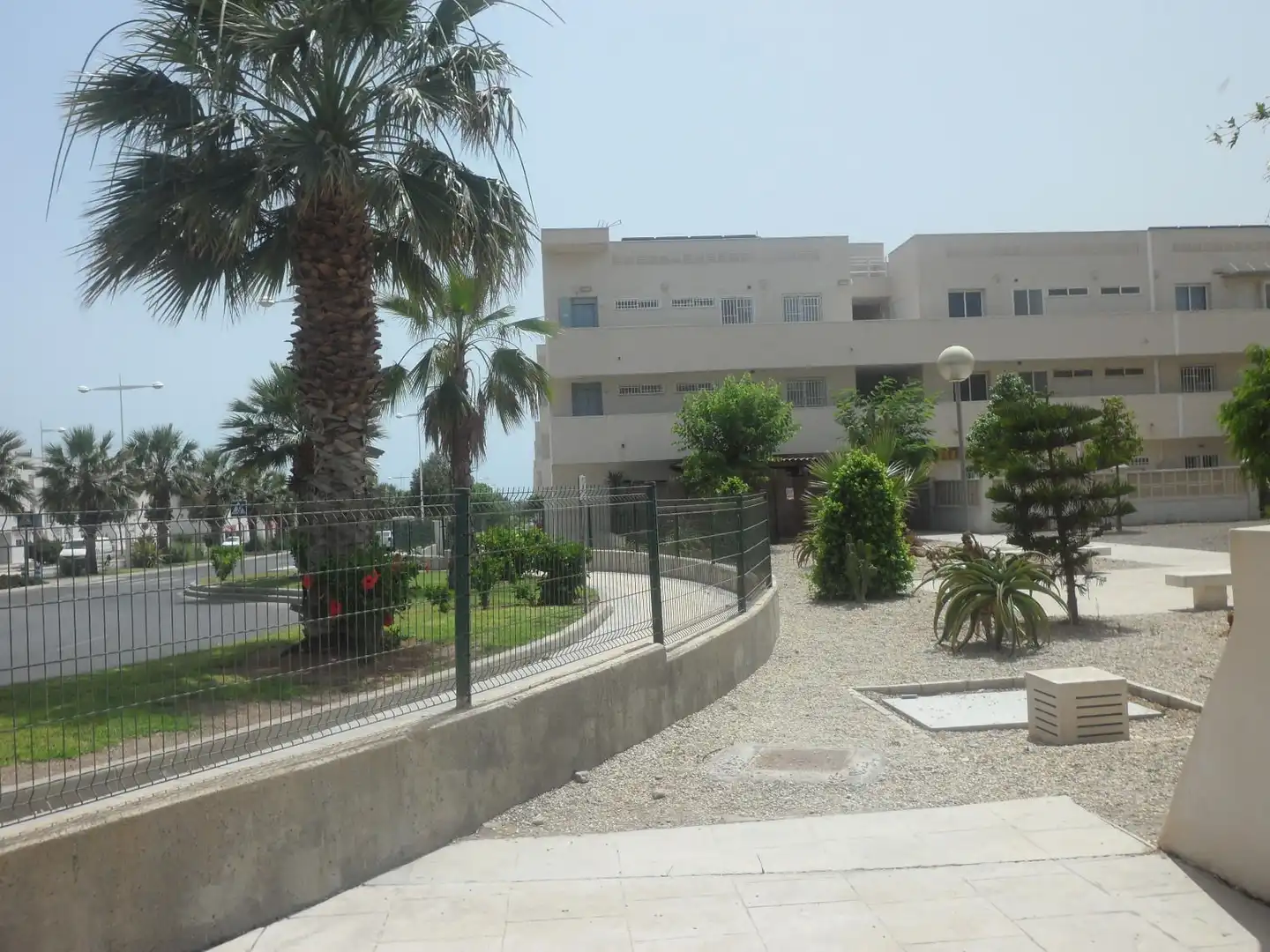Vista exterior de Piso en venta en Almería con Trastero, Amueblado y Piscina comunitaria