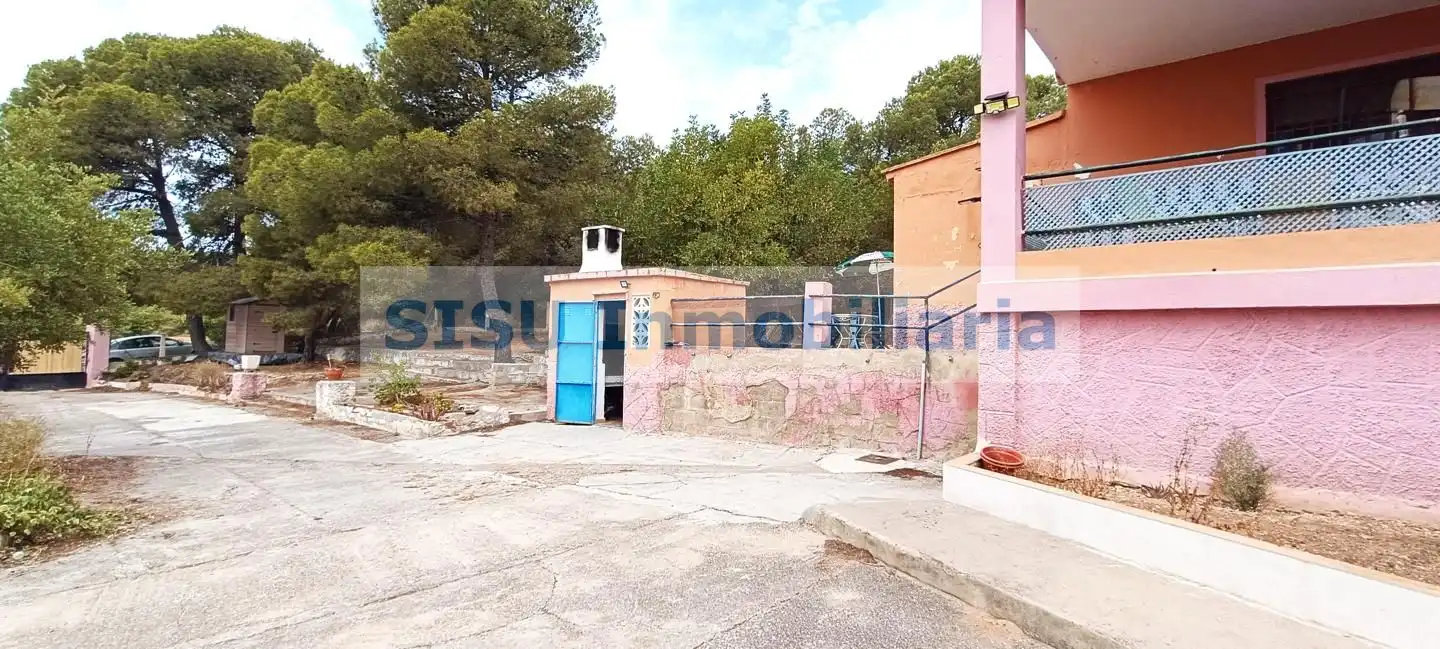 Vista exterior de Finca rústica en venda en Llíria amb Jardí privat, Terrassa i Piscina