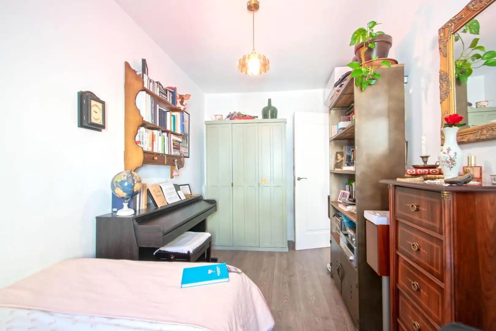 Bedroom of Flat for sale in Sevilla  with Air Conditioner and Terrace