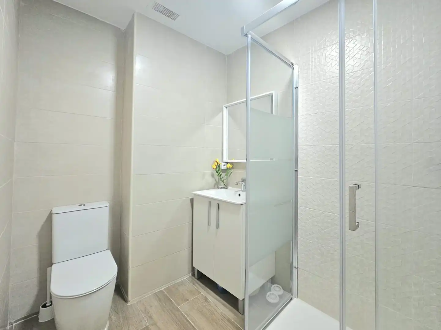 Baño de Apartamento en venta en Torrevieja con Aire acondicionado