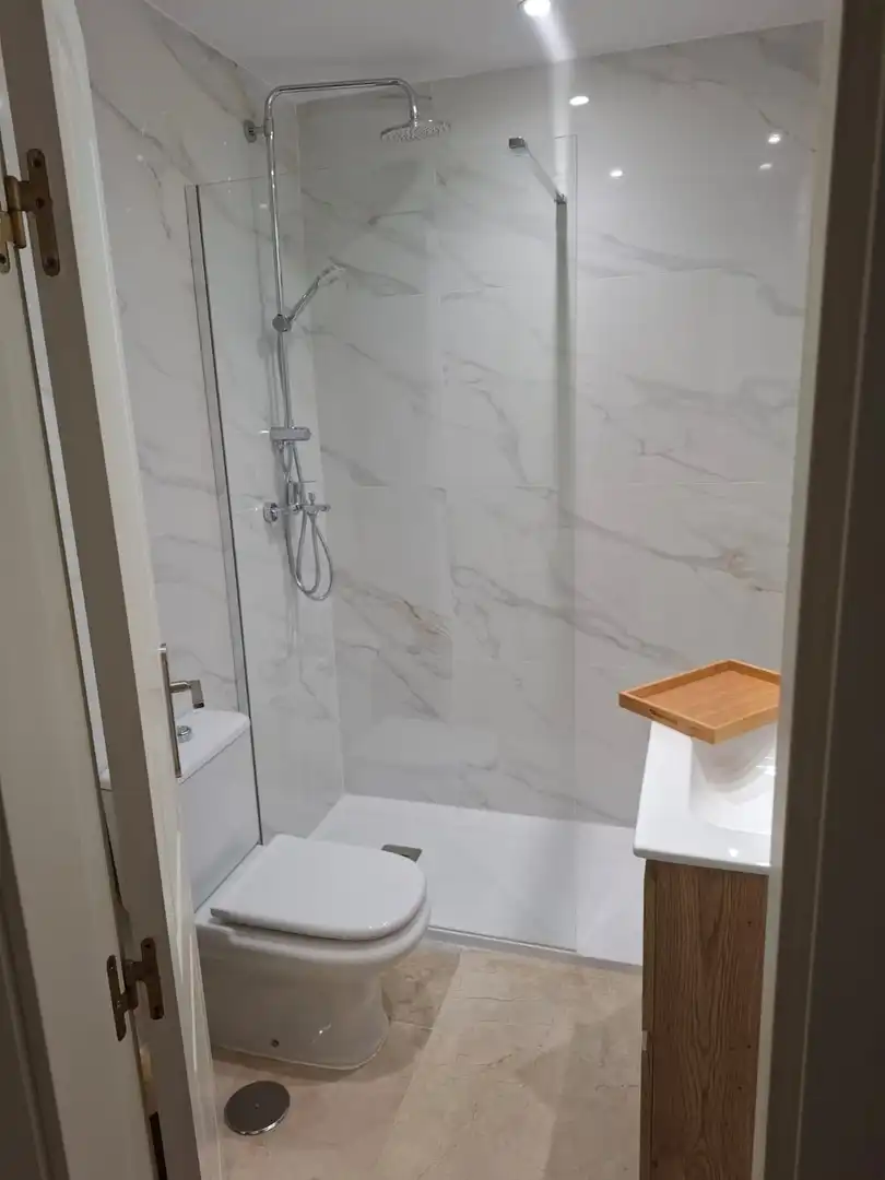 Bathroom of Apartments for rent in Estepona  with Air Conditioner and Terrace