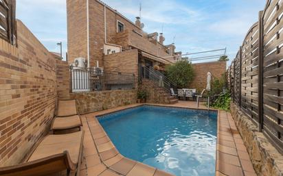 Piscina de Casa adosada en venda en  Granada Capital amb Aire condicionat, Terrassa i Piscina