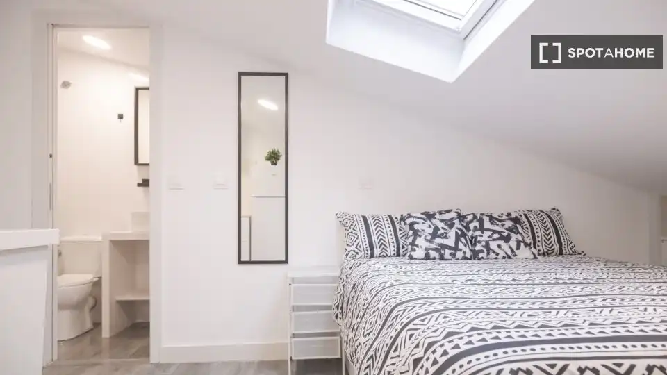 Habitación de Piso de alquiler en Madrid con Aire acondicionado, Calefacción y Amueblado