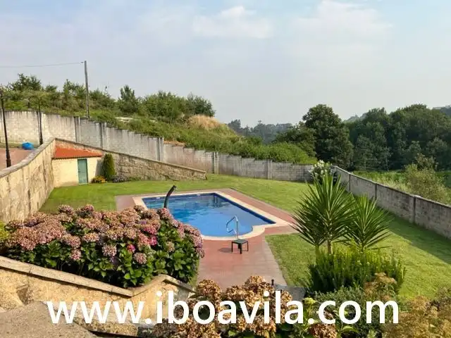 Piscina de Casa o xalet en venda en Pontevedra Capital  amb Jardí privat, Terrassa i Traster