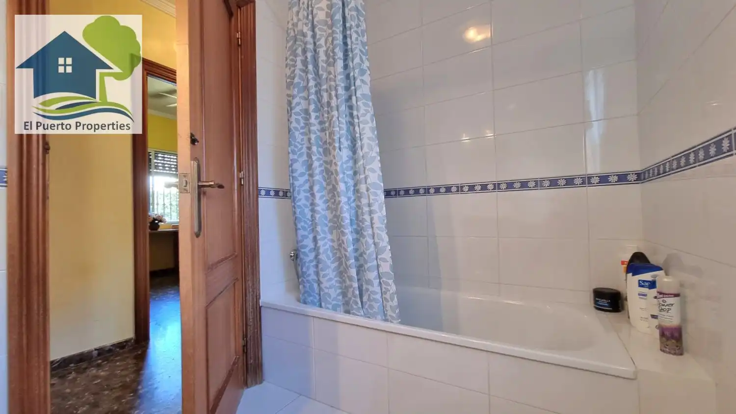 Bany de Casa o xalet en venda en El Puerto de Santa María amb Aire condicionat, Jardí privat i Traster