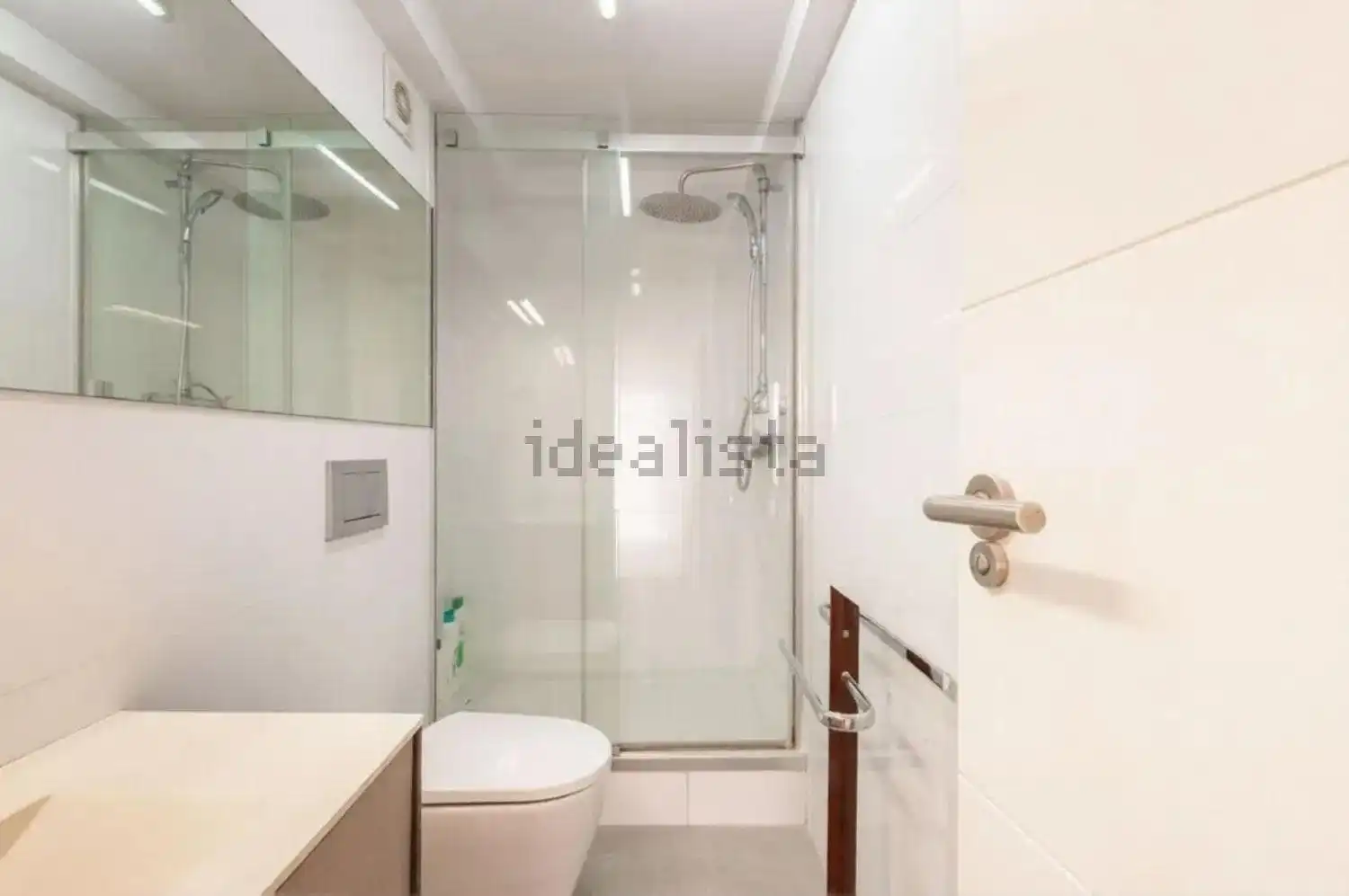 Bany de Casa o xalet en venda en L'Eliana amb Jardí privat, Terrassa i Piscina