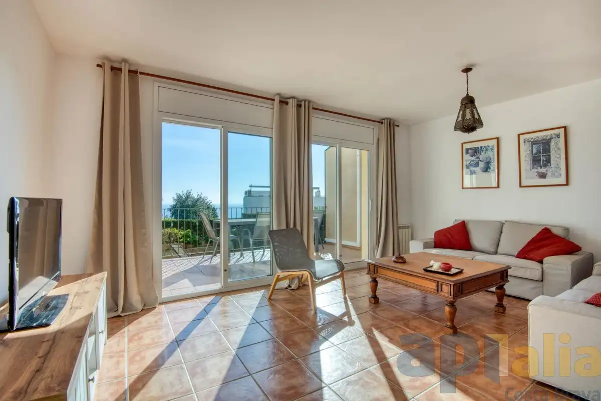 Sala d'estar de Casa adosada en venda en Sant Feliu de Guíxols amb Calefacció, Jardí privat i Terrassa
