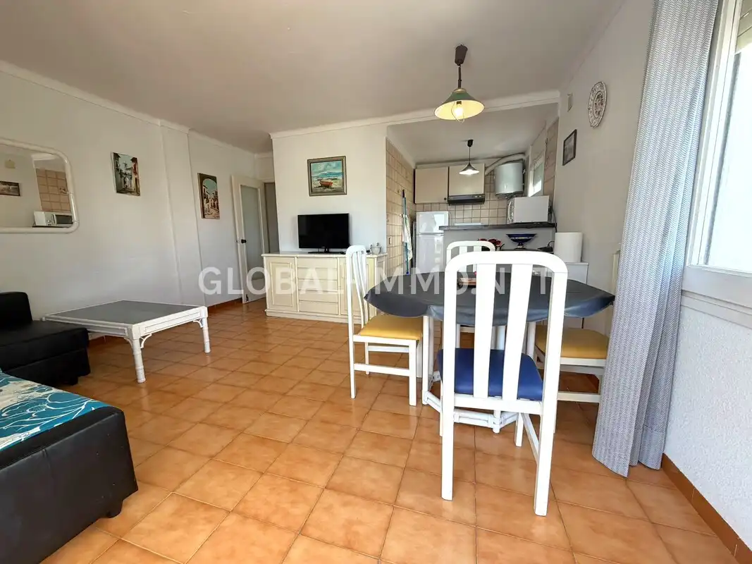 Sala d'estar de Apartament en venda en Roses amb Terrassa, Piscina i Moblat