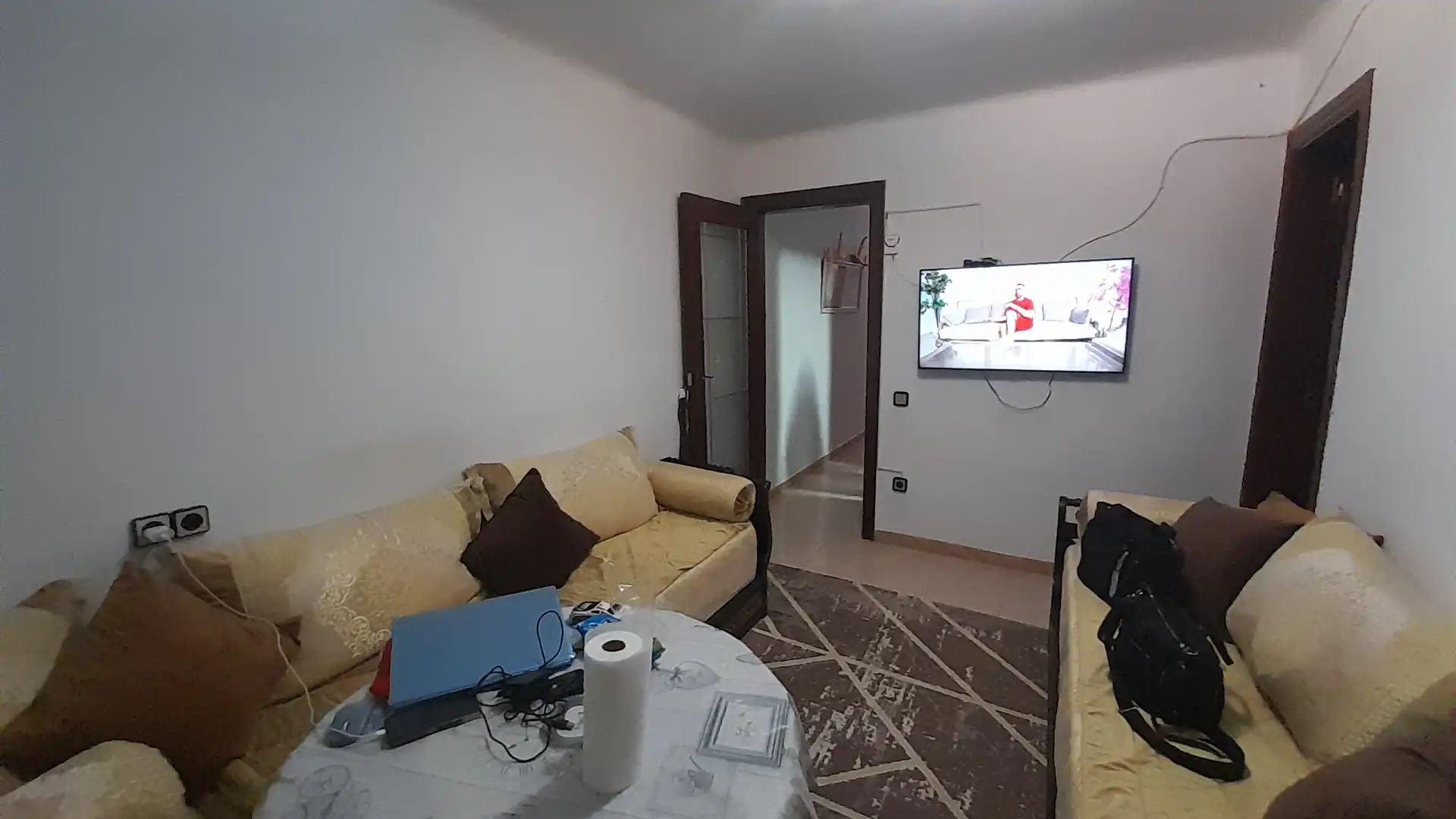 Sala d'estar de Pis en venda en L'Hospitalet de Llobregat amb Balcó