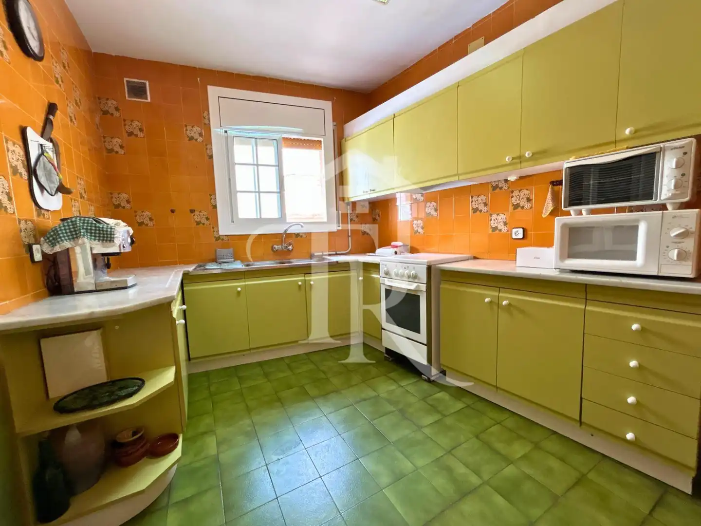 Cuina de Casa adosada en venda en Bonastre amb Aire condicionat, Terrassa i Traster