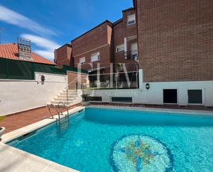 Piscina de Casa o xalet en venda en  Madrid Capital amb Aire condicionat, Calefacció i Jardí privat