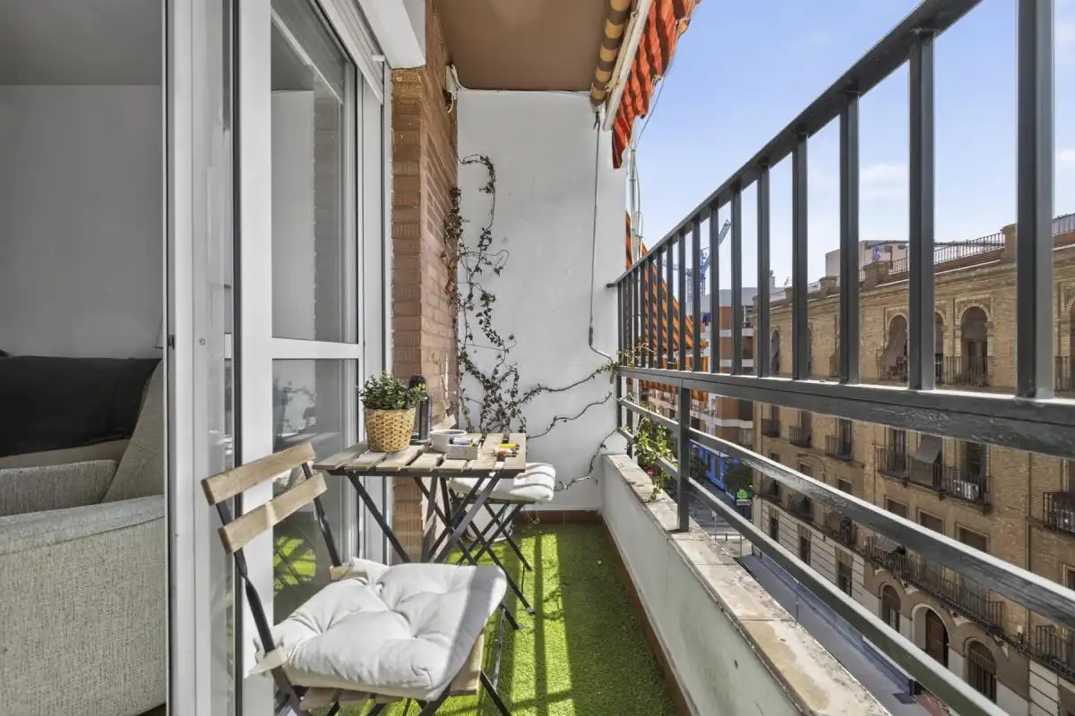 Balcony of Flat for sale in Sevilla  with Air Conditioner and Heating