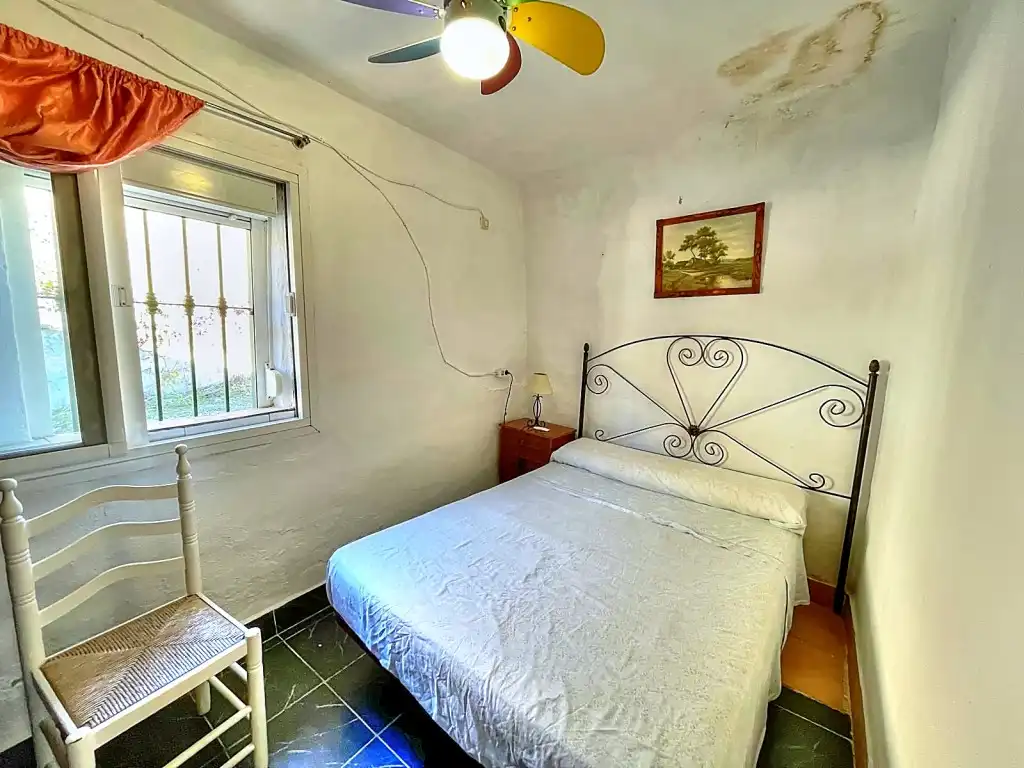 Habitación de Finca rústica en venta en Macharaviaya con Jardín privado, Terraza y Amueblado