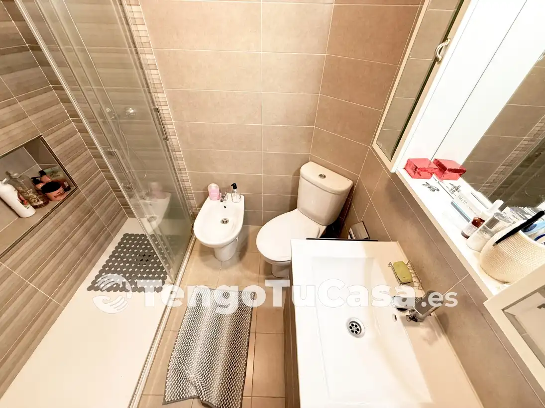 Bathroom of Flat for rent in Madrid  with Heating, Furnished and Oven