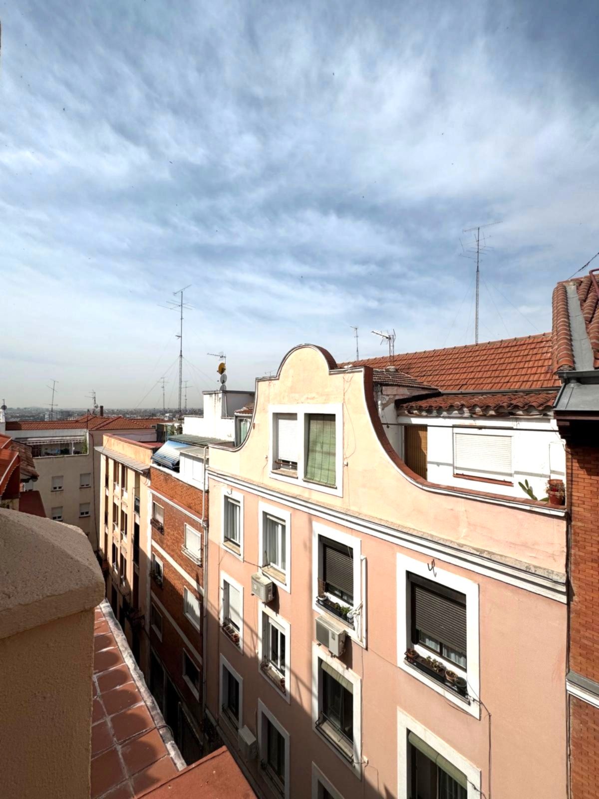 Exterior view of Attic for sale in  Madrid Capital  with Heating and Storage room
