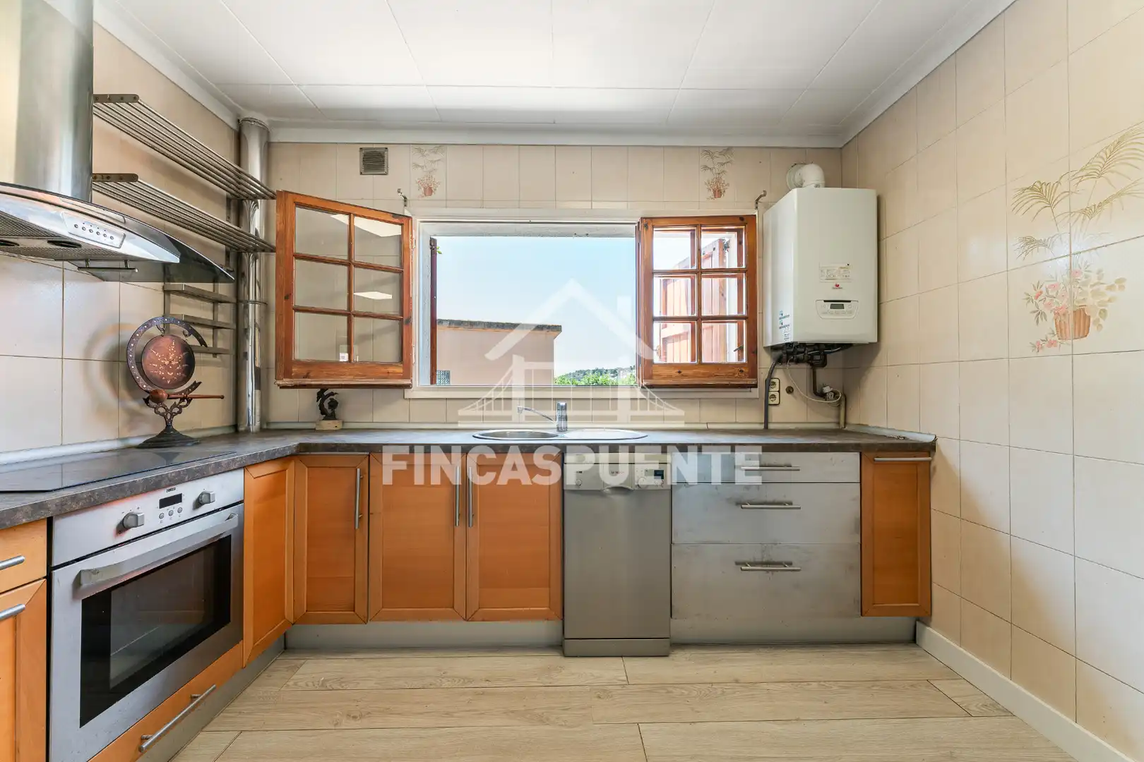 Cocina de Casa o chalet en venta en Tiana con Jardín privado, Terraza y Piscina
