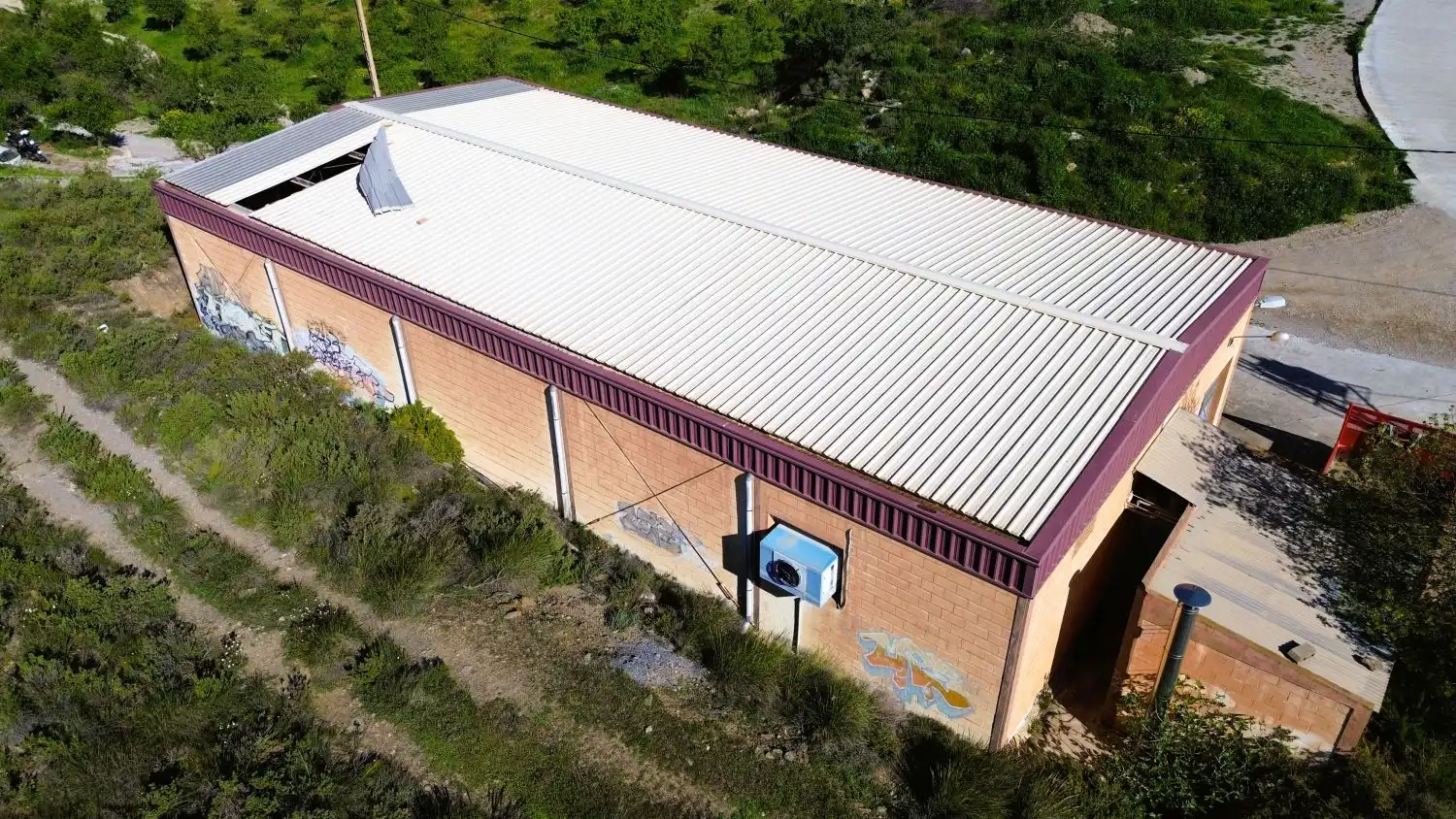Vista exterior de Nave industrial en venta en Órgiva