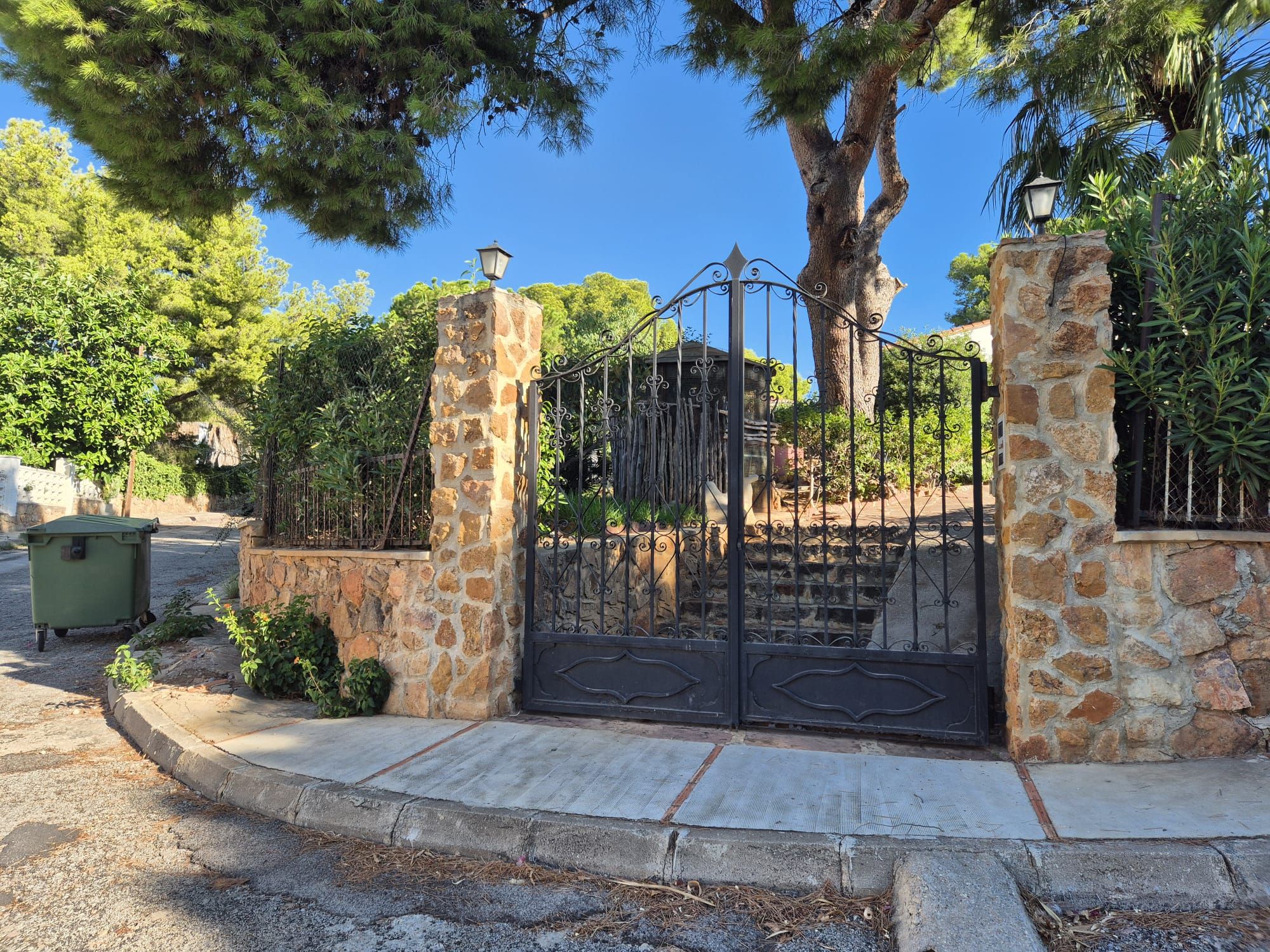 Vista exterior de Casa o xalet en venda en Náquera amb Calefacció, Jardí privat i Piscina