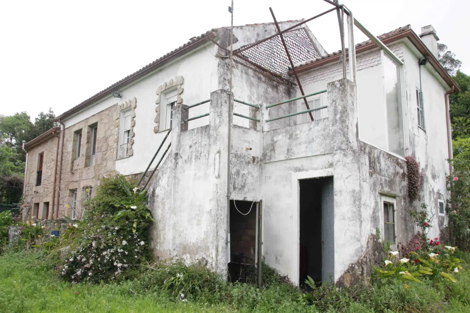 Außenansicht von Einfamilien-Reihenhaus zum Verkauf in Padrón