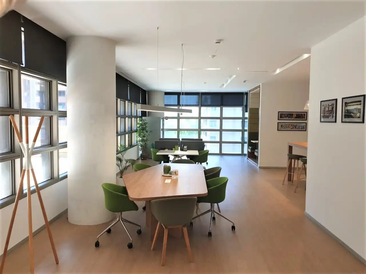 Büro zur Miete in Zaragoza mit Klimaanlage, Heizung und Möbliert