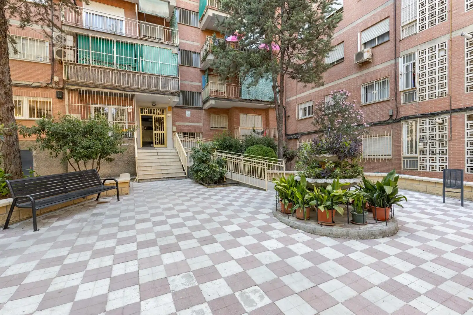 Vista exterior de Pis en venda en Granada