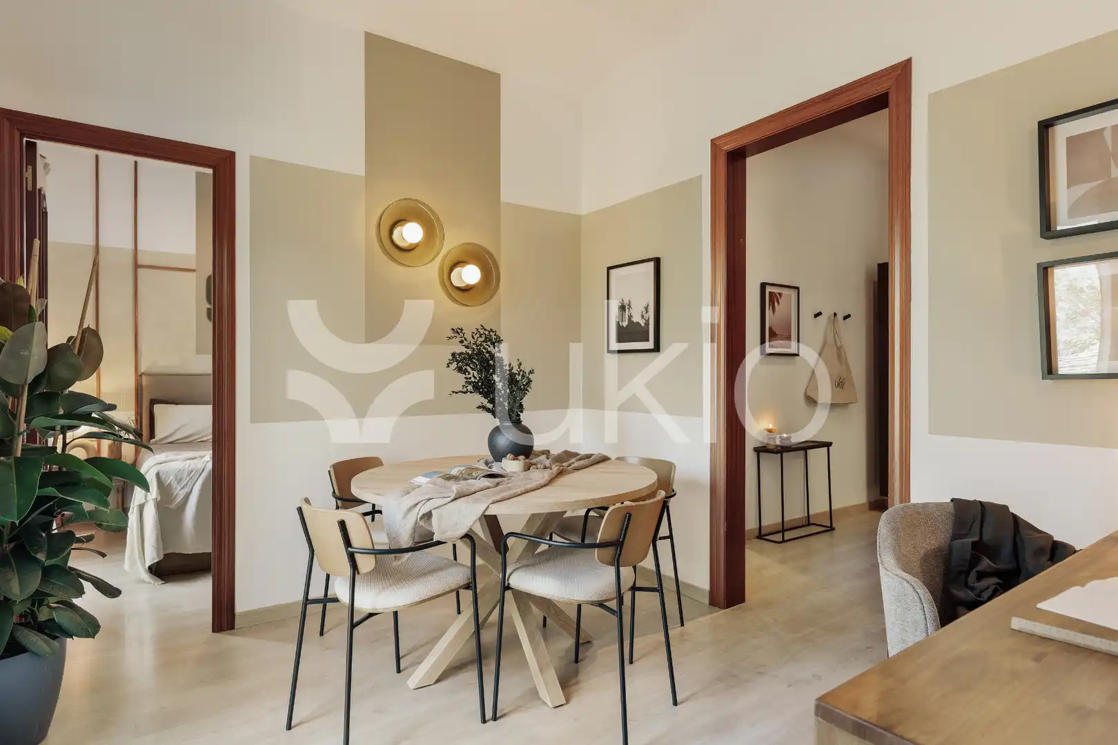 Comedor de Apartamento de alquiler en  Barcelona Capital con Aire acondicionado, Calefacción y Amueblado