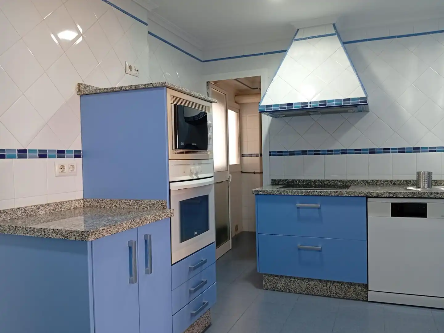 Küche von Wohnung zur Miete in Sevilla mit Klimaanlage, Terrasse und Möbliert