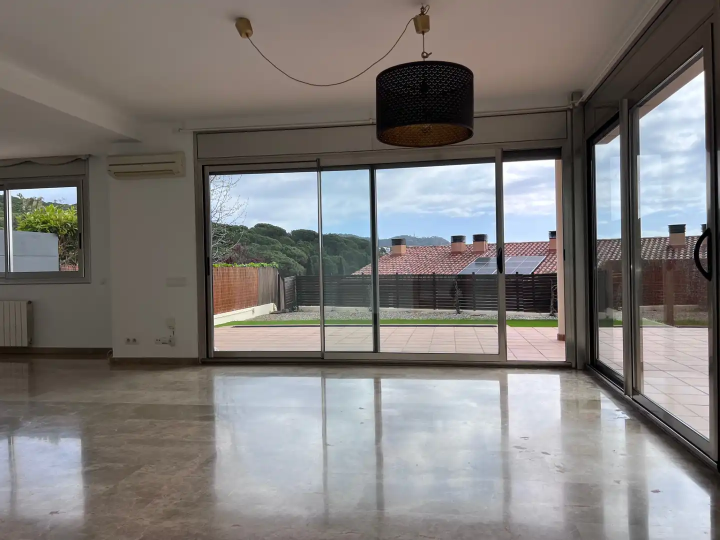 Living room of Houses for sale in Vilassar de Dalt  with Air Conditioner, Heating and Private garden