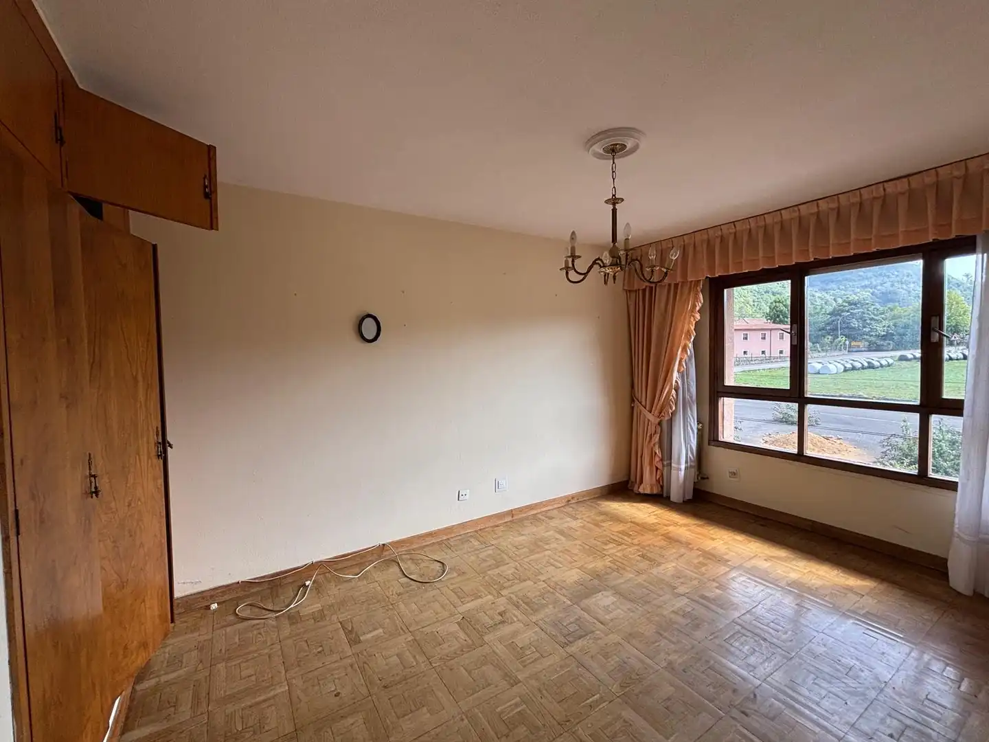 Living room of Flat for sale in Salas  with Heating, Parquet flooring and Terrace