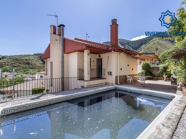 Villa mit Pool zum Verkauf in Pinos Genil
