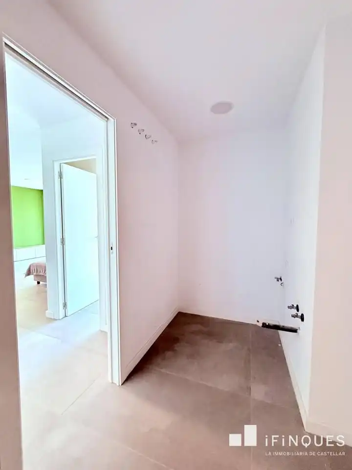 Dormitori de Casa adosada en venda en Castellar del Vallès amb Jardí privat, Terrassa i Balcó