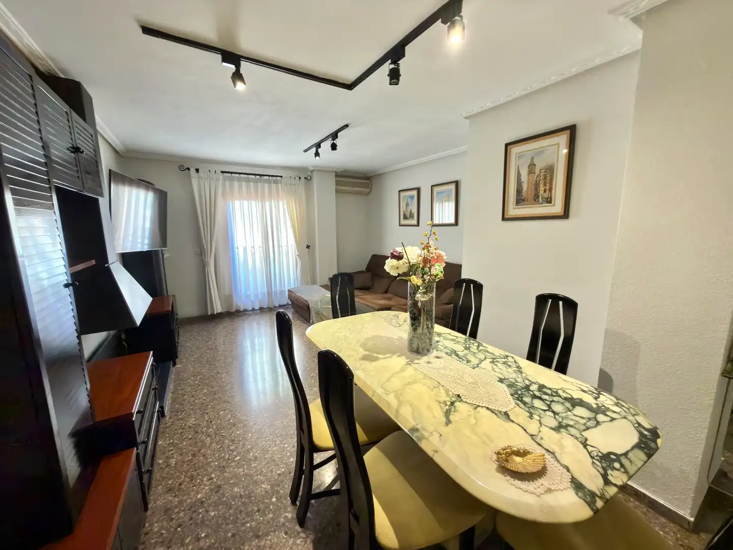 Comedor de Piso de alquiler en Xirivella con Aire acondicionado, Calefacción y Terraza