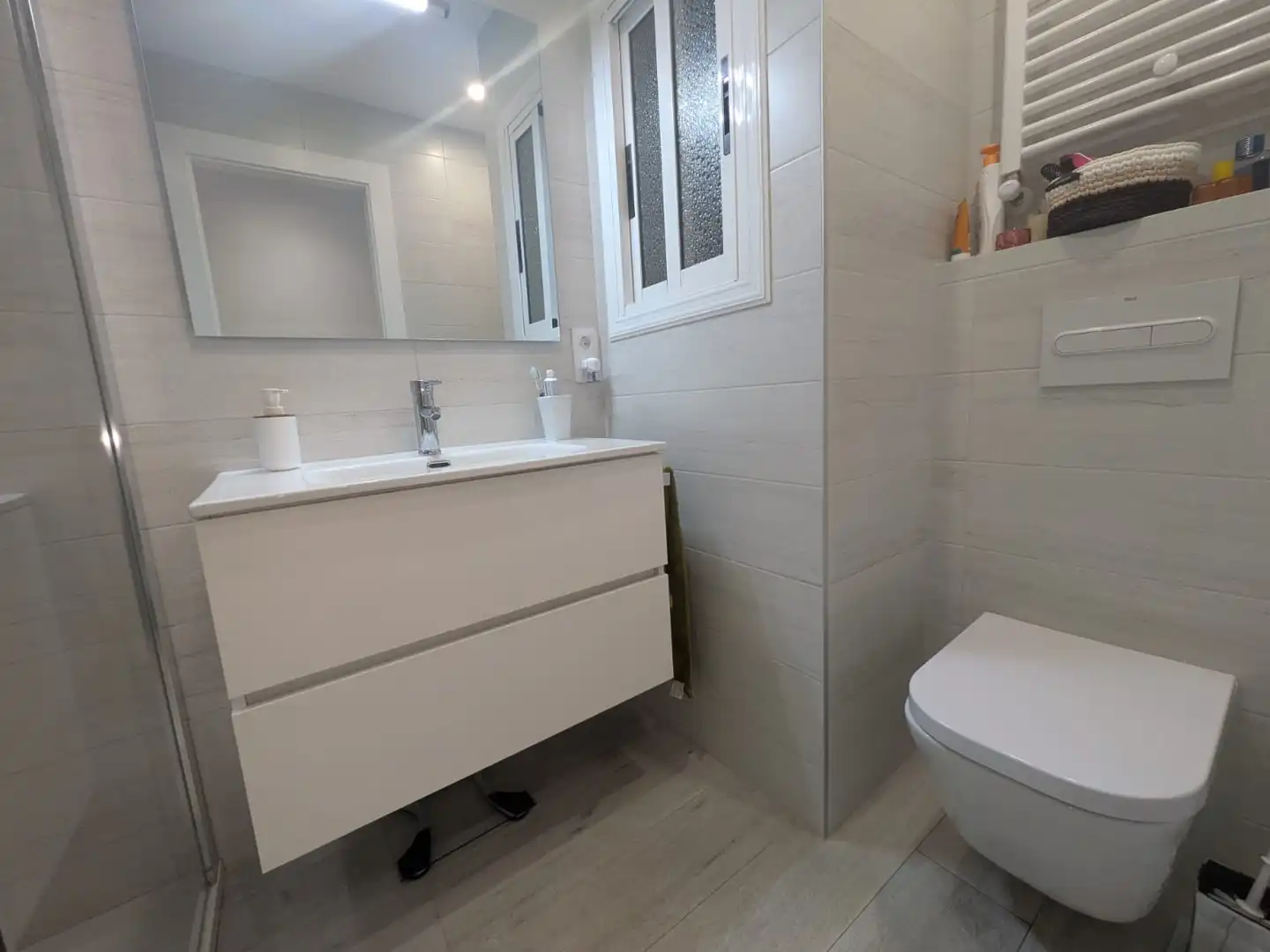 Bathroom of Flat for sale in Sant Joan Despí  with Air Conditioner, Heating and Parquet flooring