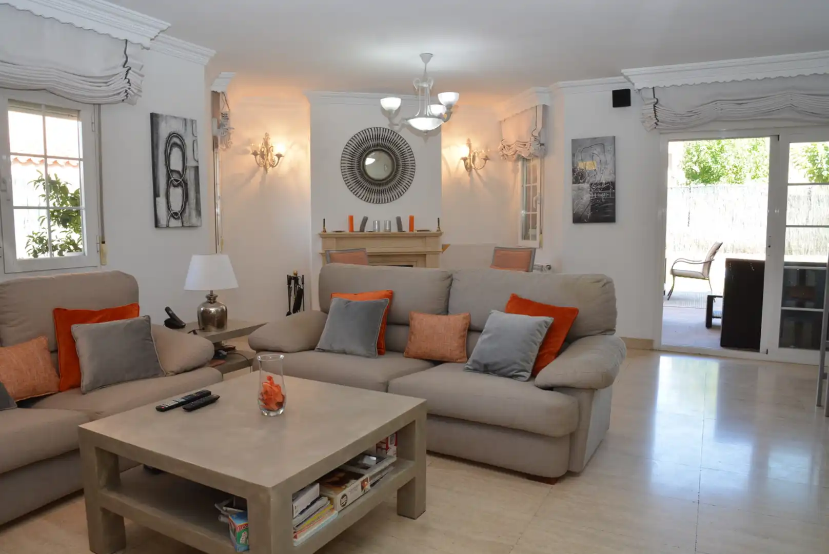 Sala d'estar de Casa o xalet en venda en Mejorada del Campo amb Aire condicionat, Calefacció i Jardí privat