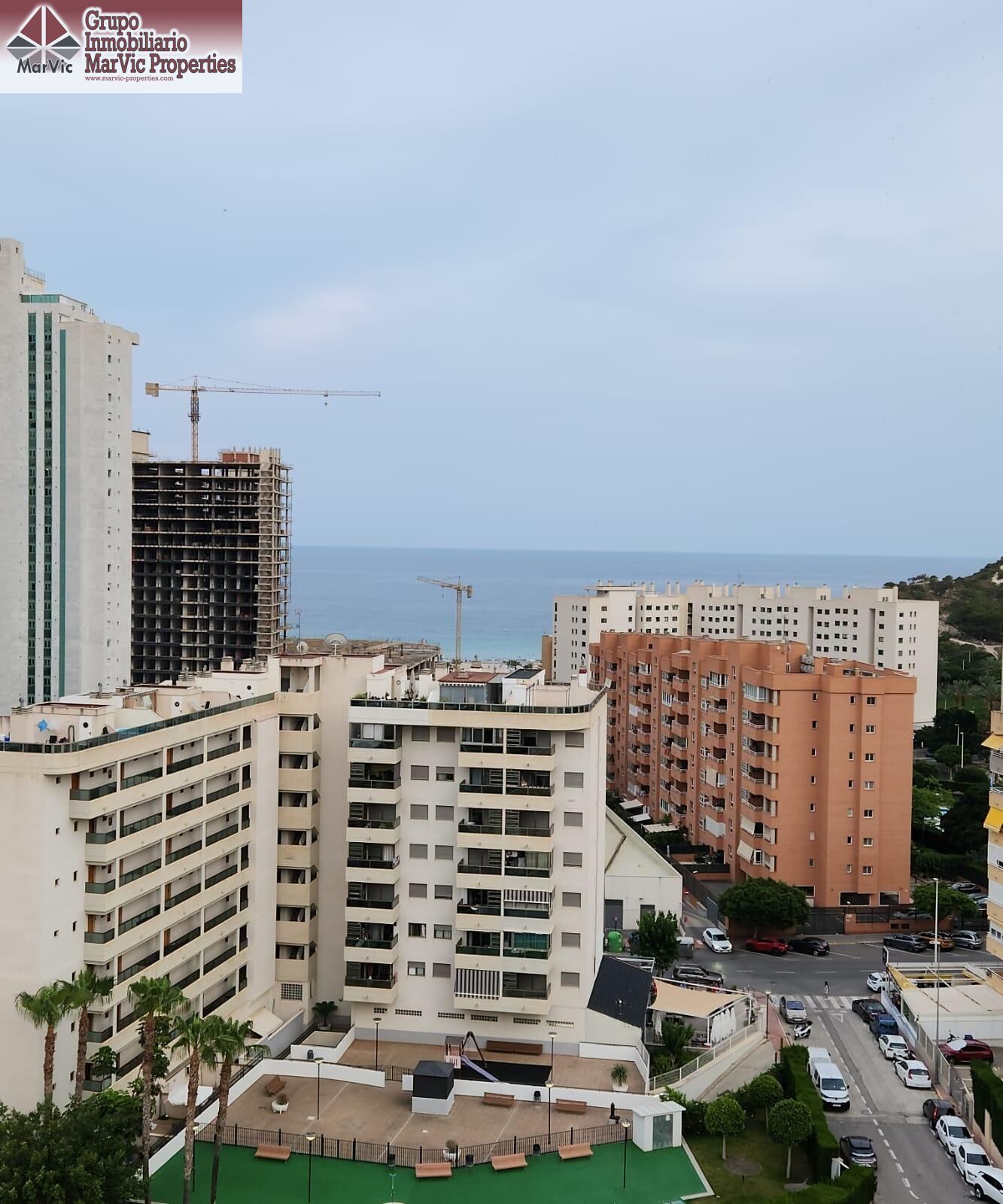 Vista exterior de Pis en venda en Villajoyosa / La Vila Joiosa amb Aire condicionat, Jardí privat i Piscina comunitària